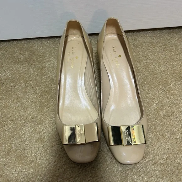 Kate Spade Dijon Gold Bow Patent Leather Pumps - Picture 4 of 9